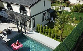 Shino Sapanca'da Sicak Havuzlu Tatil Keyfi! Villa